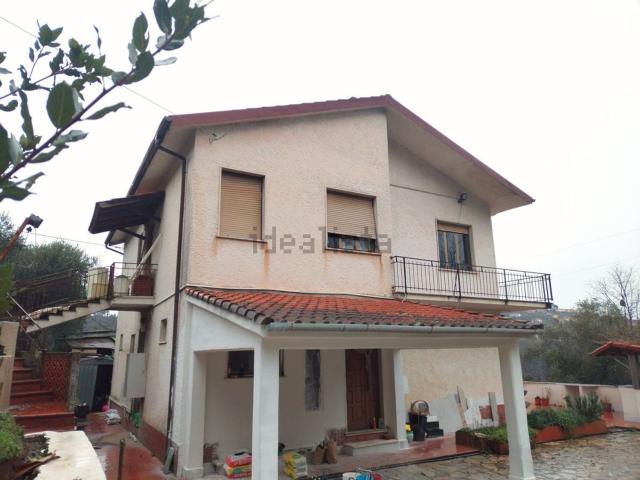 Villetta indipendente in vendita di 220 m² in Via II Giugno