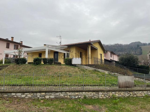 Villetta indipendente in vendita di 220 m² in Via Leonardo da Vinci, 1