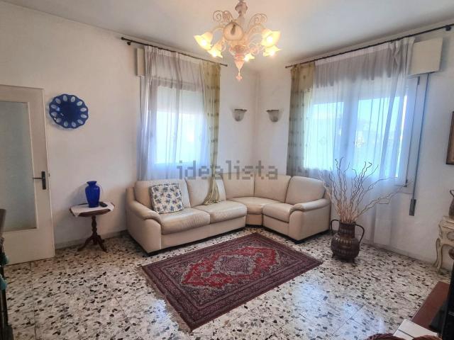 Villetta indipendente in vendita di 220 m² in Via Leonardo da Vinci