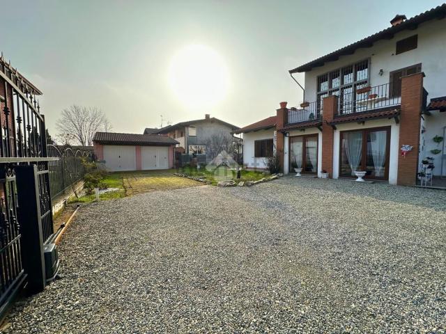 Villetta indipendente in vendita di 220 m² in Via Livorno Ferraris, 76