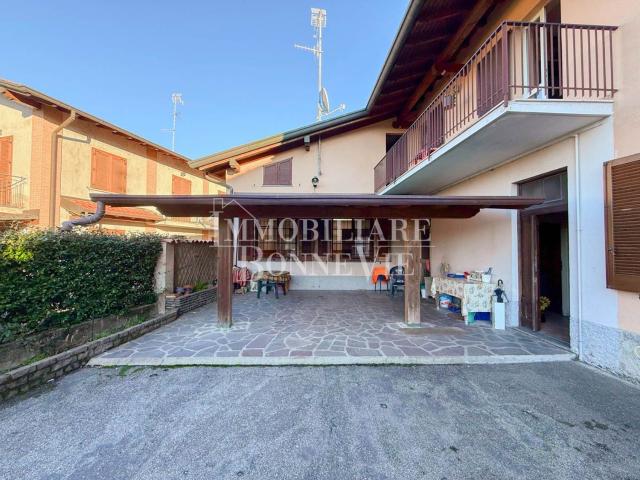 Villetta indipendente in vendita di 220 m² in Via Monte Rosa, 1
