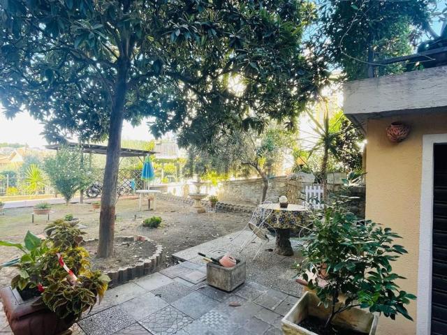 Villetta indipendente in vendita di 220 m² in Via Monte Vettore