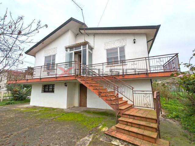 Villetta indipendente in vendita di 220 m² in Via Matteotti, 20