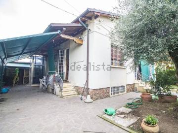 Villetta indipendente in vendita di 220 m² in Via Macchia Monteggiorini