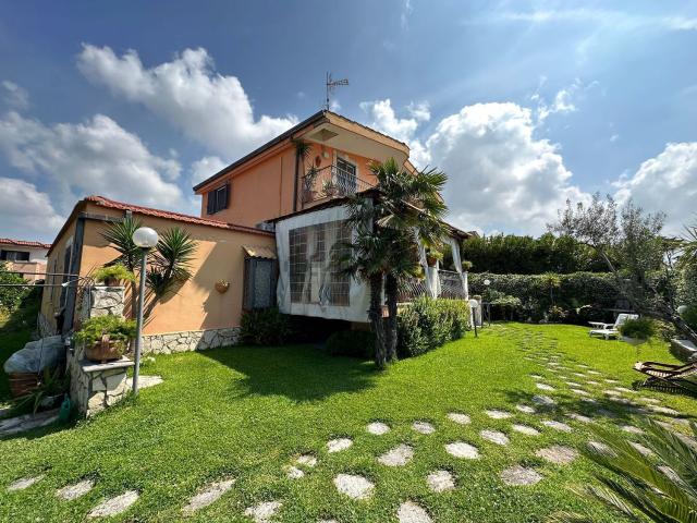Villetta indipendente in vendita di 220 m² in Via Madonna del Pantano