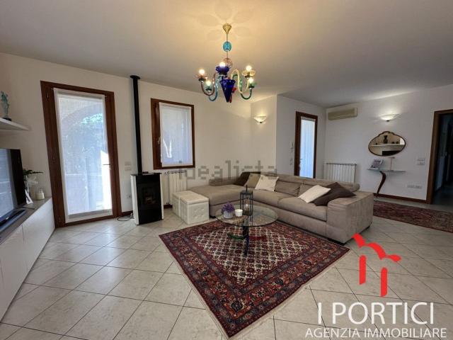 Villetta indipendente in vendita di 220 m² in Via San Donato