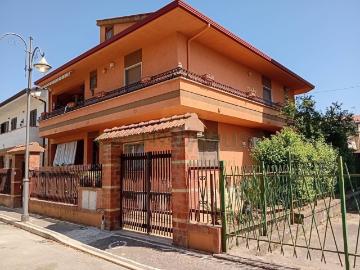 Villetta indipendente in vendita di 220 m² in Via San Lucia