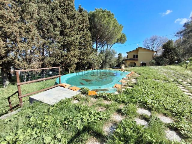 Villetta indipendente in vendita di 220 m² in Via Sanminiatese