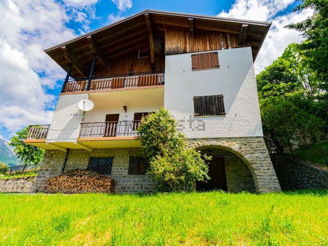 Villetta indipendente in vendita di 220 m² in Via Santella