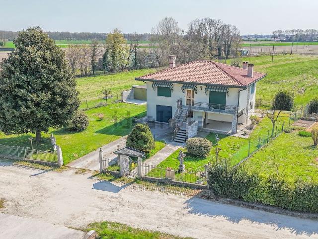 Villetta indipendente in vendita di 220 m² in Via Seriola Veneta Sinistra, 128