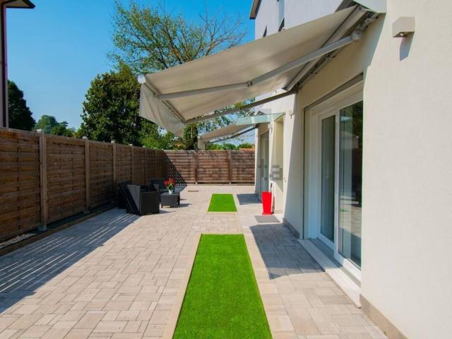 Villetta indipendente in vendita di 220 m² in Via Sicilia