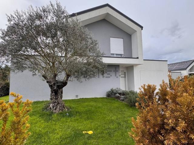 Villetta indipendente in vendita di 220 m² in Via Sile