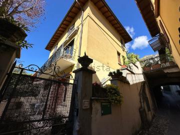 Villetta indipendente in vendita di 220 m² in Via Statale