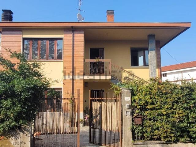 Villetta indipendente in vendita di 220 m² in Via Superga, 22