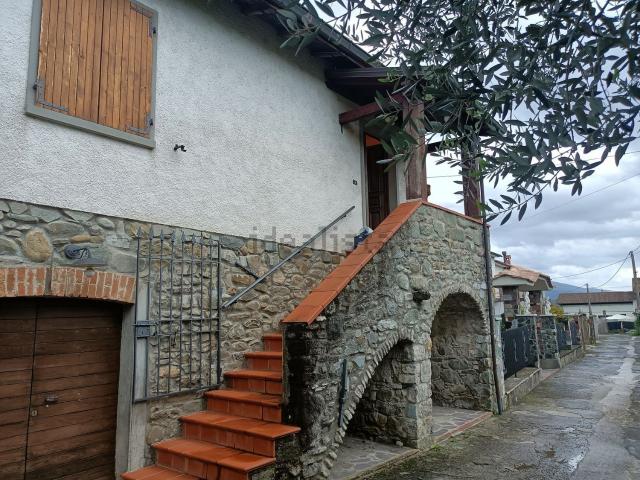 Villetta indipendente in vendita di 220 m² in Via Ponte Provinciale