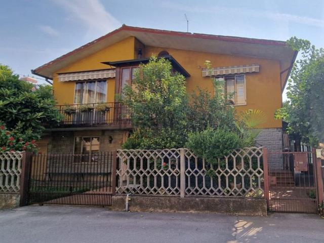 Villetta indipendente in vendita di 220 m² in Via Pier Maria Rosso di San Secondo