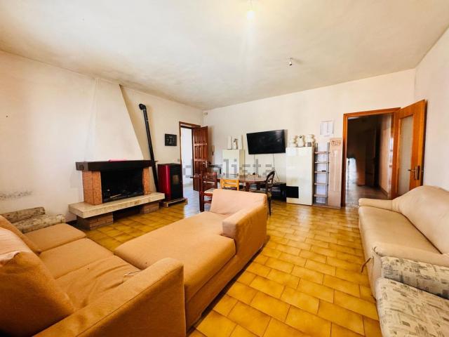 Villetta indipendente in vendita di 220 m² in Via Pierdomenico Frattini, 82