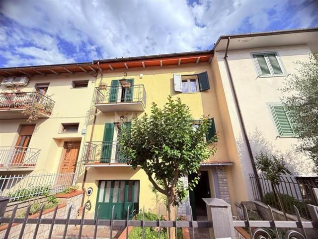 Villetta indipendente in vendita di 220 m² in Via Quinto Martini