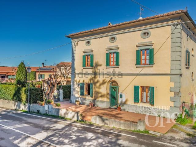 Villetta indipendente in vendita di 220 m² in Via Roma, 15