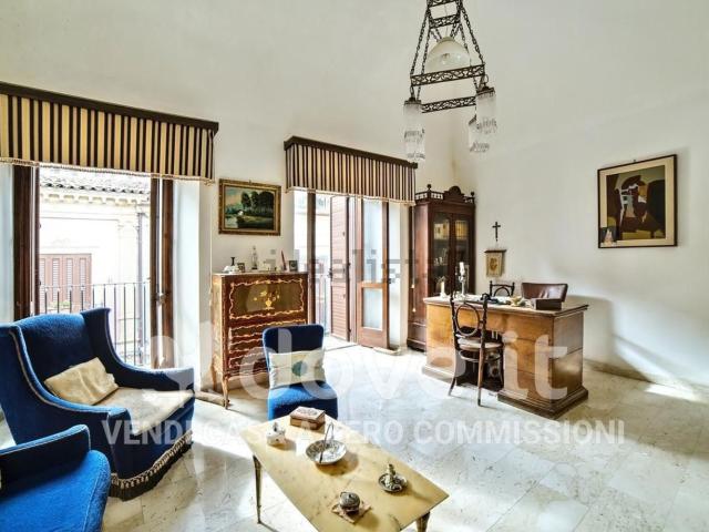 Villetta indipendente in vendita di 220 m² in Via Regina Margherita, 10