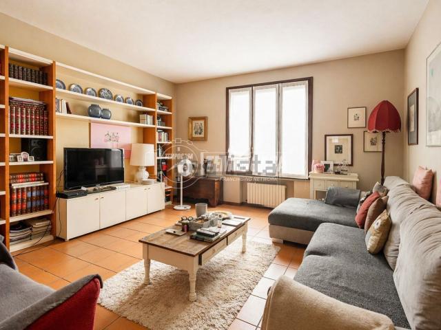 Villetta indipendente in vendita di 220 m² in Via Ruggero da Vezzano