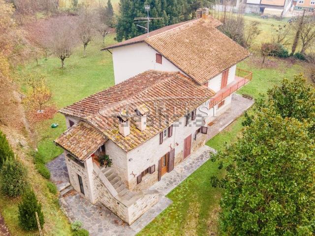 Villetta indipendente in vendita di 220 m² in Via Trento