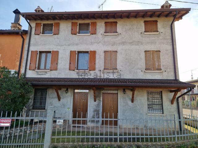 Villetta indipendente in vendita di 220 m² in Via Trivellini, 1