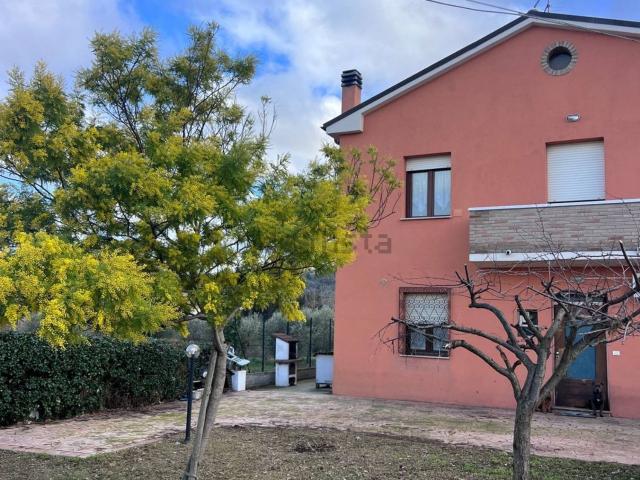 Villetta indipendente in vendita di 220 m² in Via Vicenza