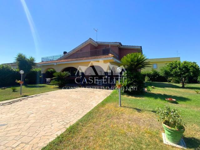 Villetta indipendente in vendita di 220 m² in Via Vulcano, 23