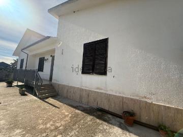 Villetta indipendente in vendita di 220 m² in Viale Crocci