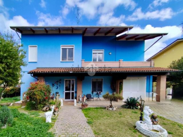 Villetta indipendente in vendita di 220 m² in Viale D. Cimarosa, 41