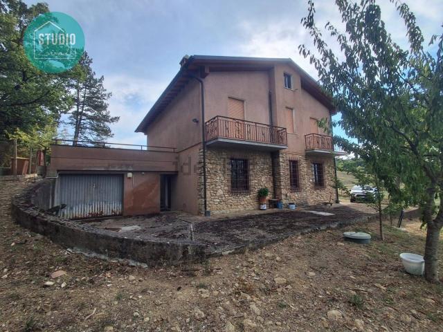 Villetta indipendente in vendita di 220 m² in Viale IV Novembre