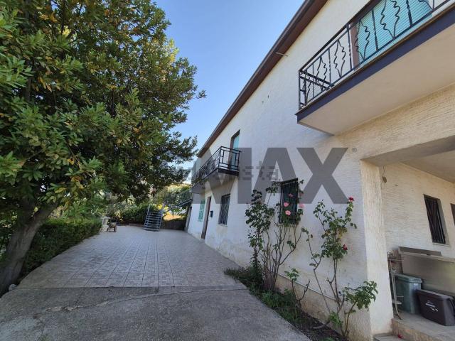 Villetta indipendente in vendita di 220 m² in Contrada Fonte del Poggio, 1