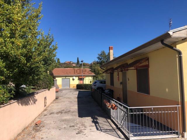 Villetta indipendente in vendita di 220 m² in Contrada serrone