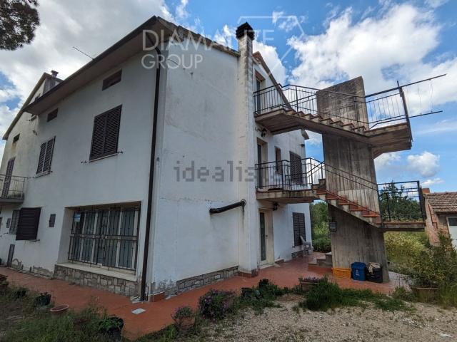 Villetta indipendente in vendita di 220 m² in Località Bertoni, 54