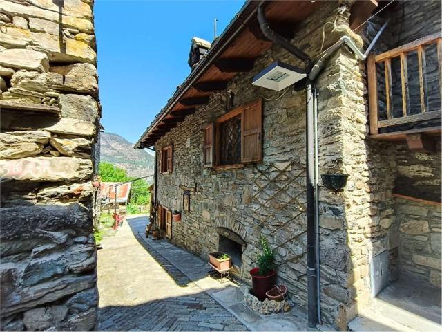Villetta indipendente in vendita di 220 m² in Località Combes, 48