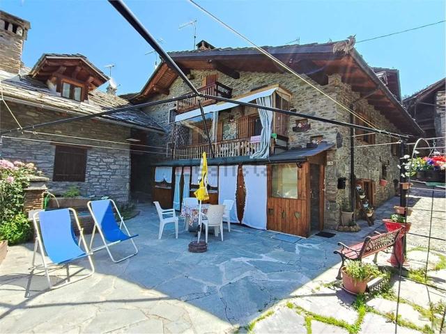 Villetta indipendente in vendita di 220 m² in Località Combes, 48