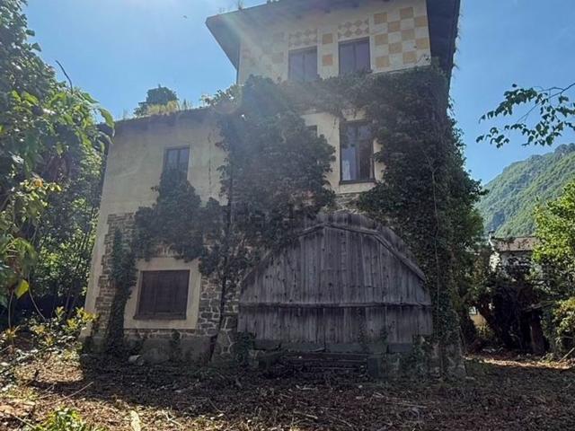 Villetta indipendente in vendita di 220 m² in Piazza dell&apos Ala, 8