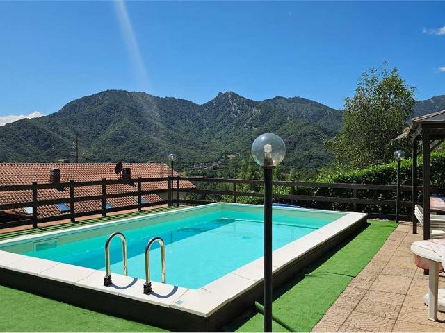 Villetta indipendente in vendita di 220 m² in Strada Berga