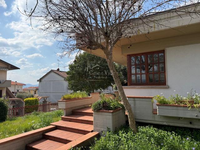 Villetta indipendente in vendita di 220 m² in Strada Provinciale 7 Montalese, 44