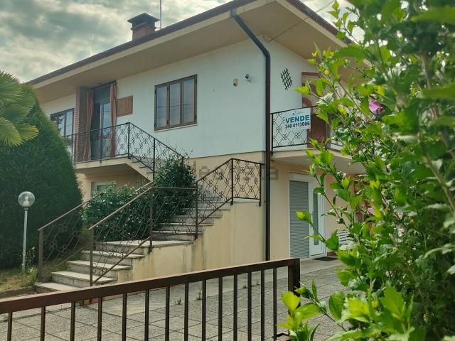 Villetta indipendente in vendita di 221 m² in Via Caterina Percoto, 5