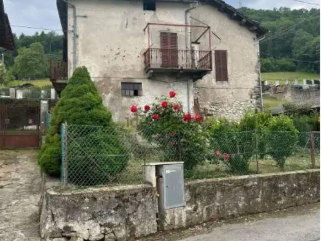 Villetta indipendente in vendita di 221 m² in Via Acquarossa