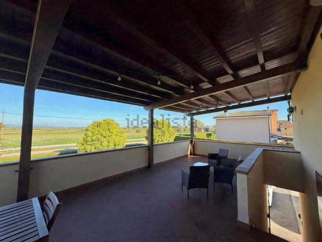 Villetta indipendente in vendita di 300 m² in Via Fossanuova