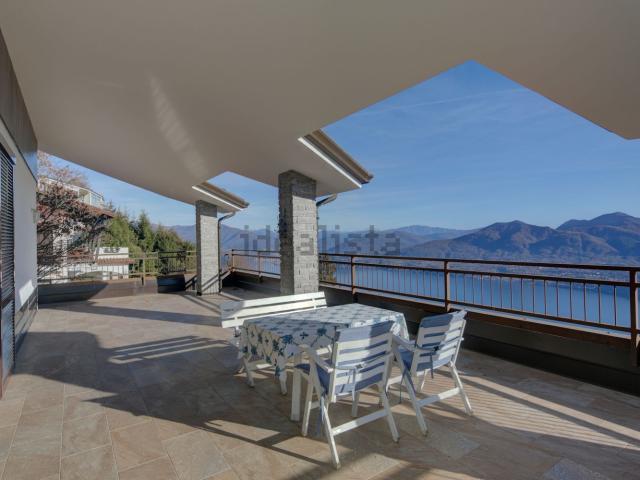 Villetta indipendente in vendita di 221 m² in Via Lago Azzurro