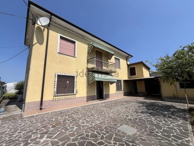 Villetta indipendente in vendita di 221 m² in Viale Luigi Rossignoli