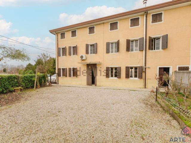 Villetta indipendente in vendita di 222 m² in Via Barazzetto