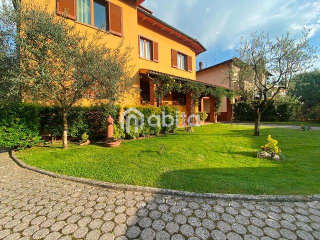 Villetta indipendente in vendita di 222 m² in Via E. Fermi