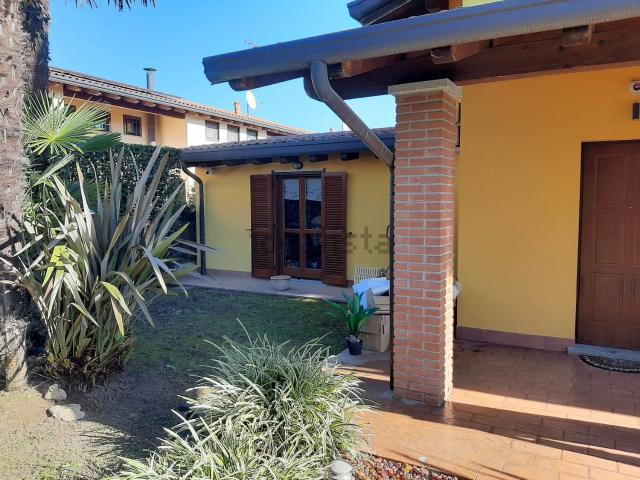 Villetta indipendente in vendita di 222 m² in Via Montebianco