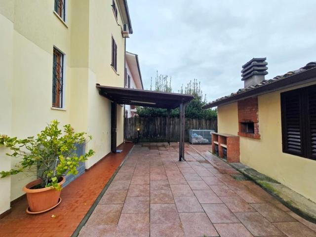 Villetta indipendente in vendita di 222 m² in Via Ponticelli