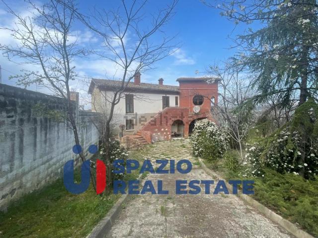Villetta indipendente in vendita di 223 m² in Via Fino, 2